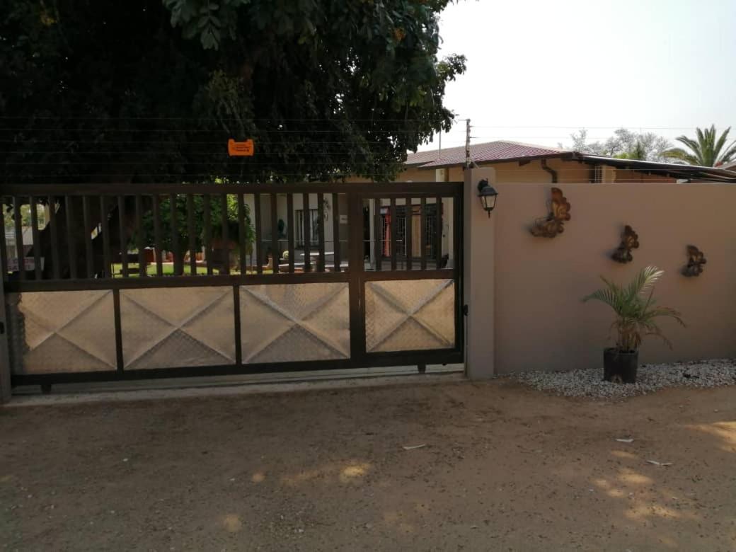 El-Kole Bed And Breakfast Tsumeb Eksteriør billede